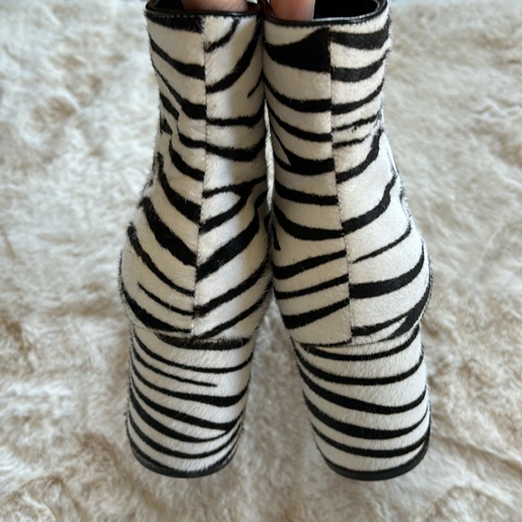 Marc Fisher zebra printed booties, size 5 🦓 - Picture 6 of 10